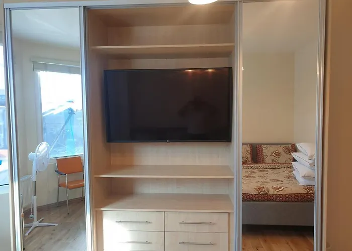 London Luxury Spacious 2 Bedroom Apartment 4 Mins From Ilford Stn. Free Parking